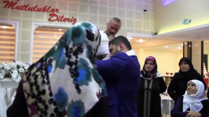 Birbirlerinin kardeşleriyle evlendiler, çifte düğün yaptılar