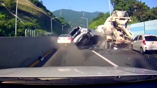 Idiot DRIVERS causing BAD Crashes