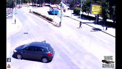 Elle perd sa fille en route dans un virage... Oups