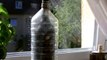 Solarkollektor aus dunkler Glasflasche in PET-Flasche als Wasser-Vorheizer