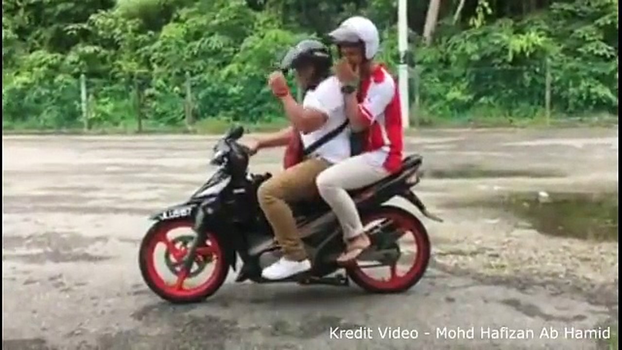 Lawak..Bila Ko Lupa Motor Ada Clutch