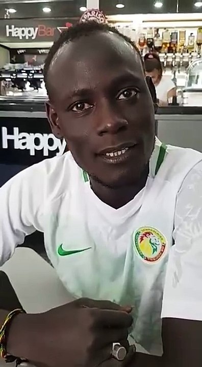 Incroyable Homme qui donne les résultats avant le match