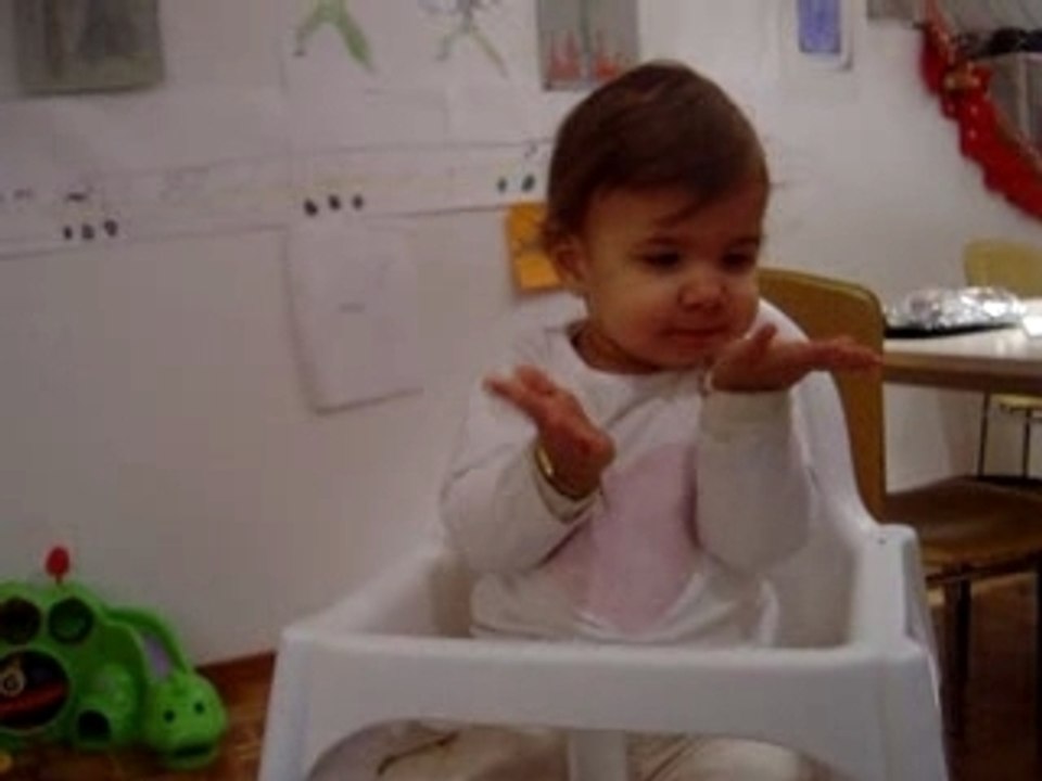 12 monate Jaya ein paar Sachen was sie schon kann..