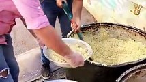 يوميات فيديو| #دمشقمبادرة #كسرة_خبز التطوعيةعمدت طوال شهر رمضان المبارك، إلى صُنع الوجبات الغذائية وتوزيعها بالتعاون مع الجمعيات الخيرية، على مناطق متفرقة م
