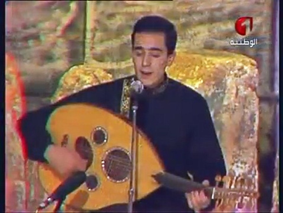 صابر الرباعي في بدايته على العود يغني لـ #عبدالوهاب أغنية #النيل_نجاشي