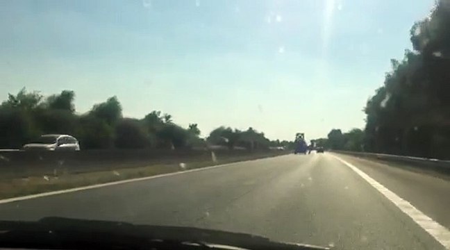 Melles: une voiture sur le toit sur l'autoroute A8