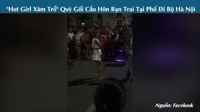 Hot Girl Xăm Trổ Quỳ Gối Cầu Hôn Bạn Trai Tại Phố Đi Bộ Hà Nội