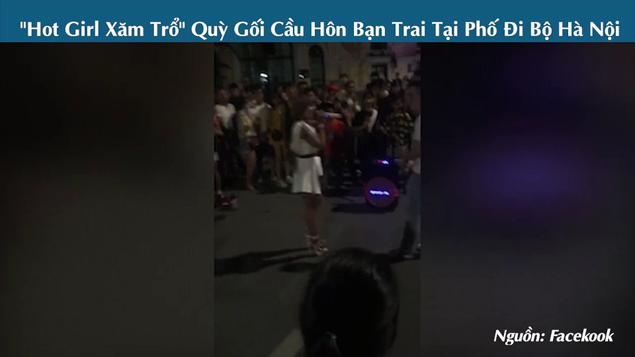 "Hot Girl Xăm Trổ" Quỳ Gối Cầu Hôn Bạn Trai Tại Phố Đi Bộ Hà Nội