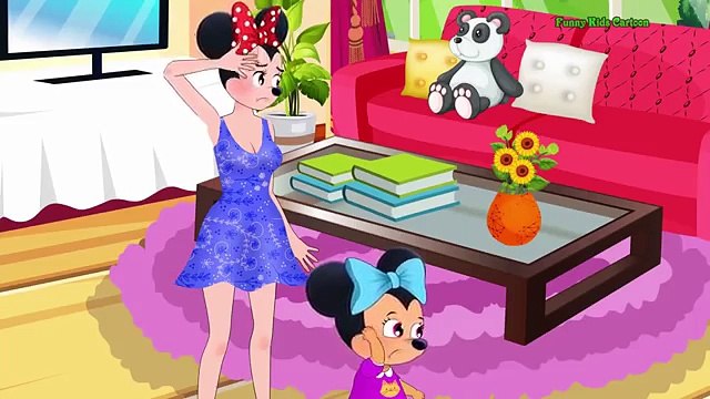 Mickey Mouse et Minnie Mouse se mouillent parce qu'ils jouent sous la pluie! Dessin animé de Mickey Mouse