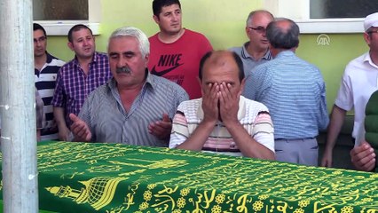 Eskişehir'deki zehirlenme -  3 kişinin cenazesi toprağa verildi