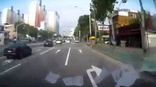 Crazy Korean Tow Truck Driver Races to Reach an Accident First