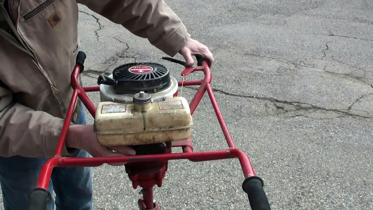Earthquake 3hp auger - 2 man post hole digger start up video