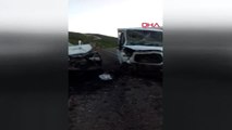 Elazığ - Kamyonet ile Otomobil Kafa Kafaya Çarpıştı: 2 Ölü, 1 Yaralı