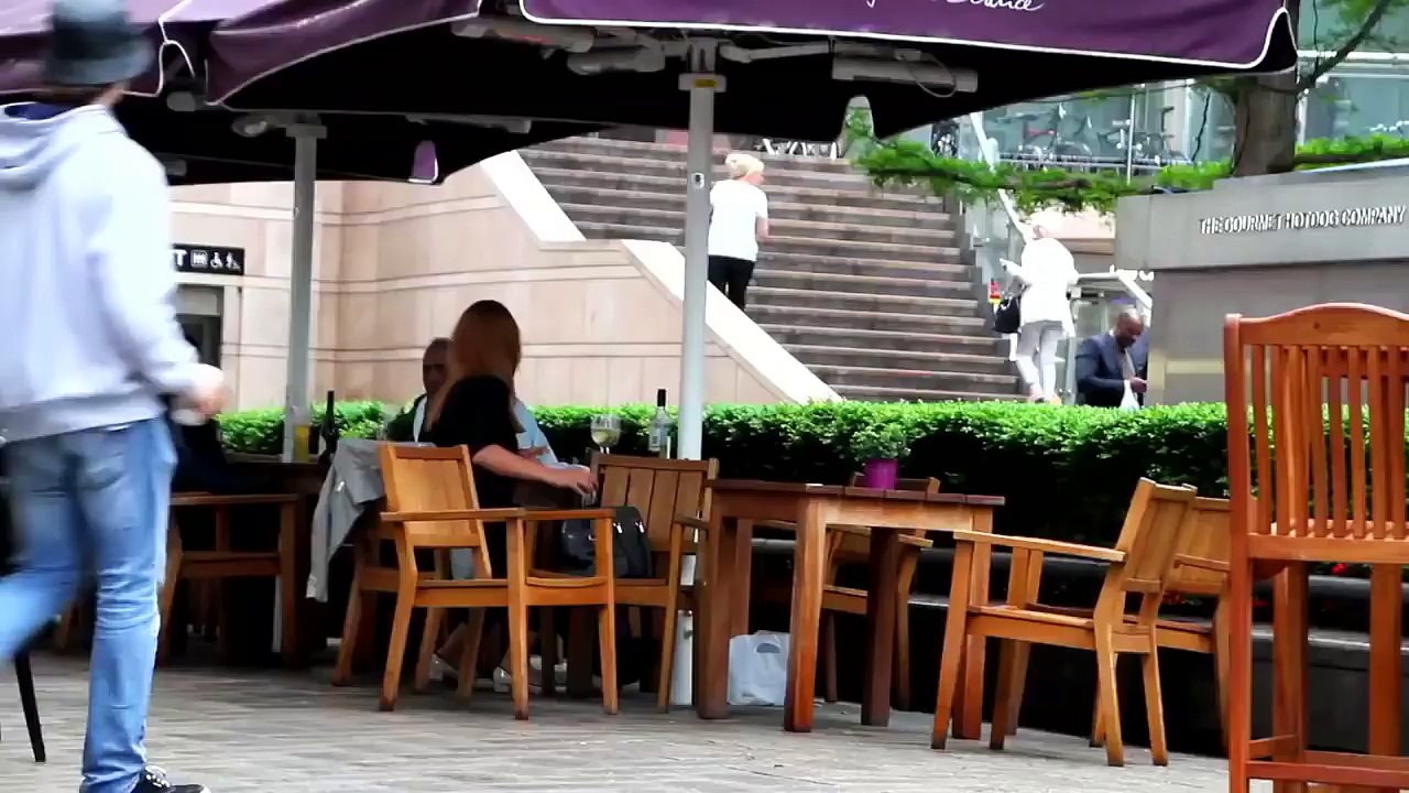 Lawak Tarik Kerusi Memang Cari Nahas