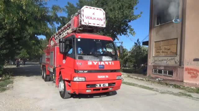 Karaman'da Kullanılmayan Eski Hastane Ek Binasında Yangın Çıktı