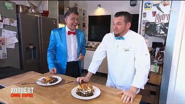 Norbert à deux doigts de vomir ce que lui propose de goûter un participant à son émission - Regardez