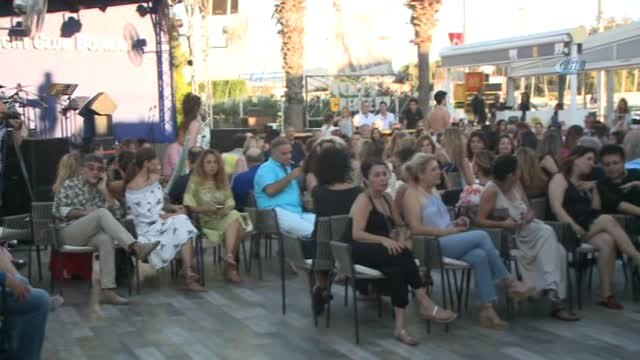 Ünlü Oyuncu İlk Kez Podyuma Çıktı