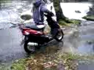 un blero sur son scoot a la sevre 2