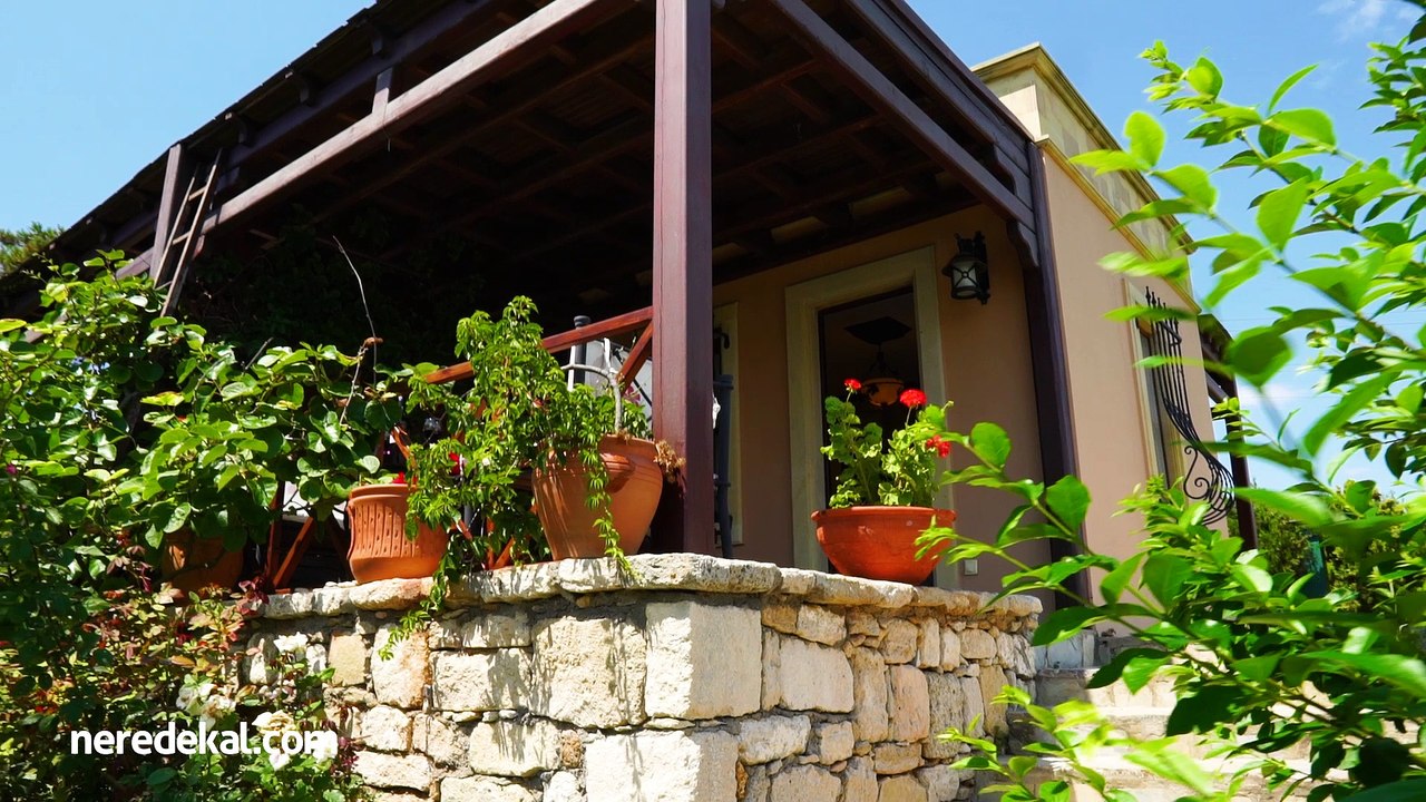 Ada Bacchus Hotel