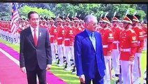 Perdana Menteri, Tun Dr Mahathir Mohamad diberikan sambutan negara di Istana Presiden, di Bogor, pagi ini sempena lawatan rasmi dua hari ke Indonesia.
