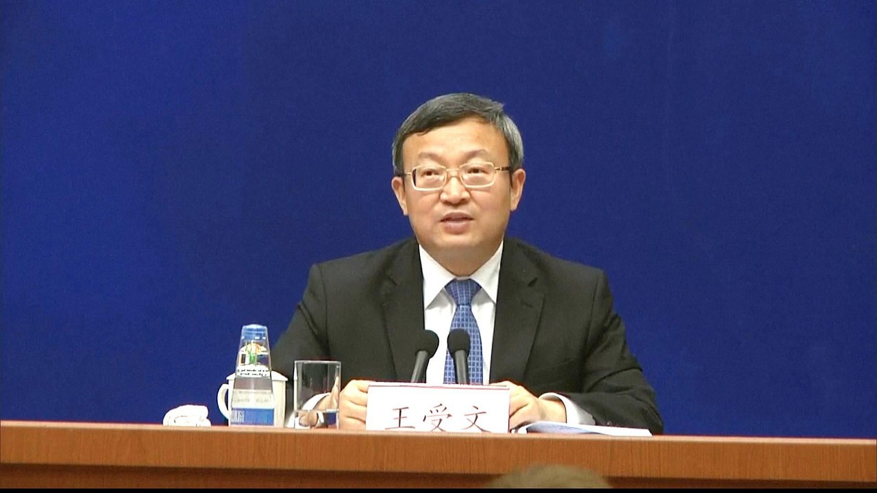 China cuts tariffs, opens markets while US threatens trade war