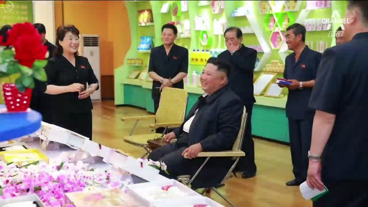김정은 부부, 화장품 공장 시찰…민심 얻기 주력