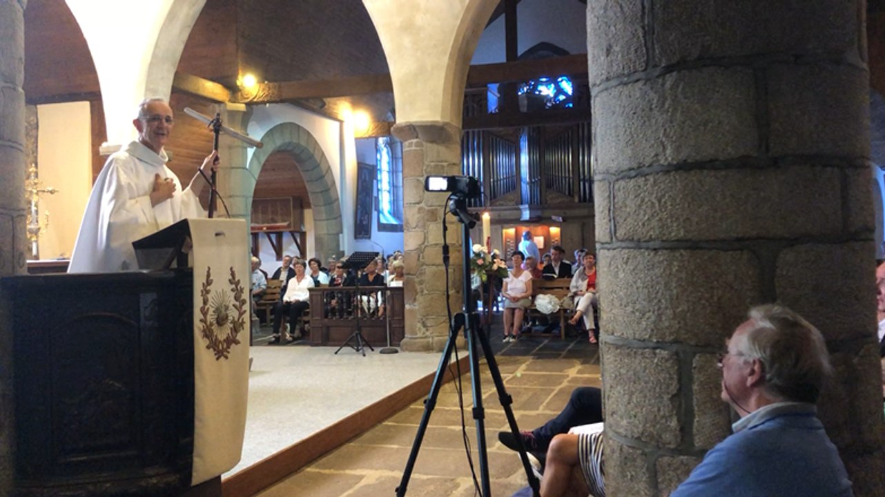 Dimanche, Jean Le Rétif à célébré ses 50 ans de prêtrise devant 800 personnes