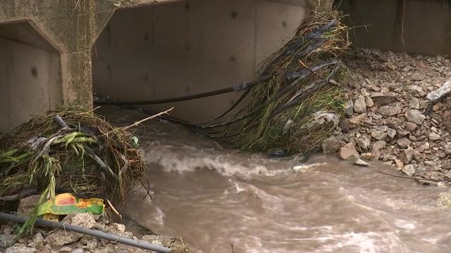 폭우 피해 속출...잠기고 무너지고 멈추고 / YTN
