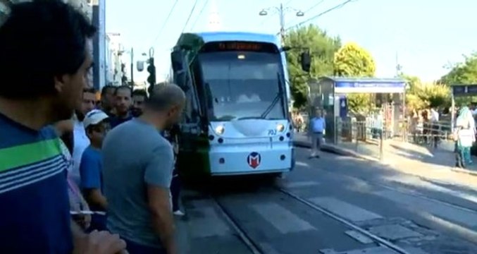 Son Dakika! Sultanahmet'te Tramvay Raydan Çıktı, Seferler Çift Yönlü Olarak Durduruldu