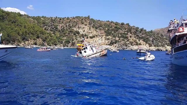 Denizcilik ve Kabotaj Bayramı'nda gemi batırıldı