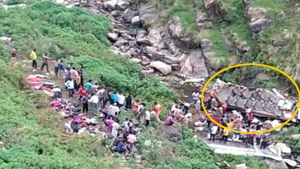 인도 히말라야 산간서 버스 협곡 추락..."48명 사망" / YTN