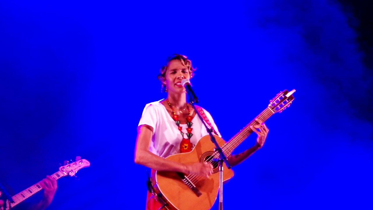 Ayo Down on my knees St Avertin