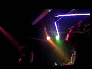 Kesta & Aks au piment rouge sur Pygmalion prod