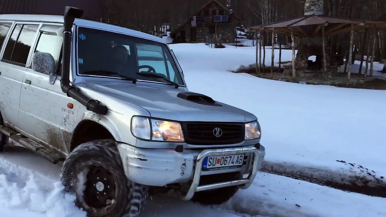 Hyundai Galloper 2.5 drift in Snow Test Drive in mountain Monster 4x4