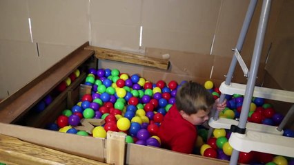 Box Fort Obstacle Course! Bro vs SiS