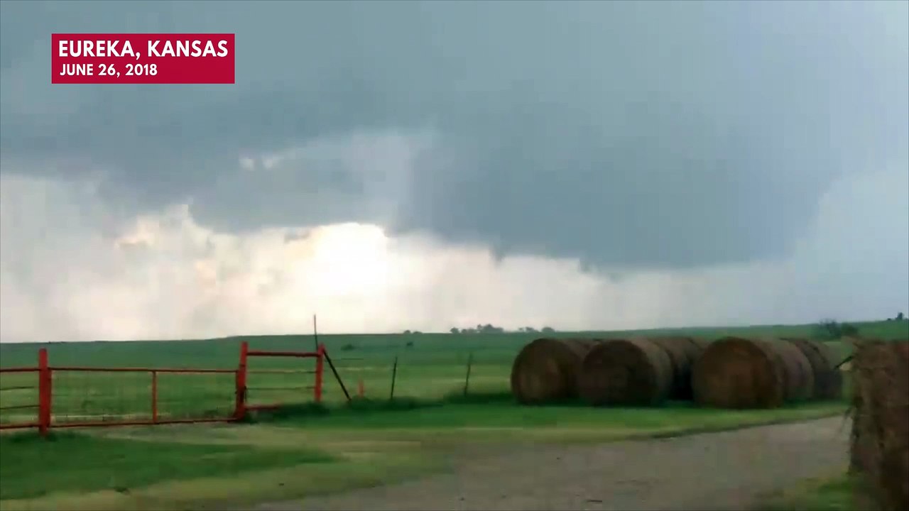 Tornado Hits Kansas Town, Leaving Thousands Without Power
