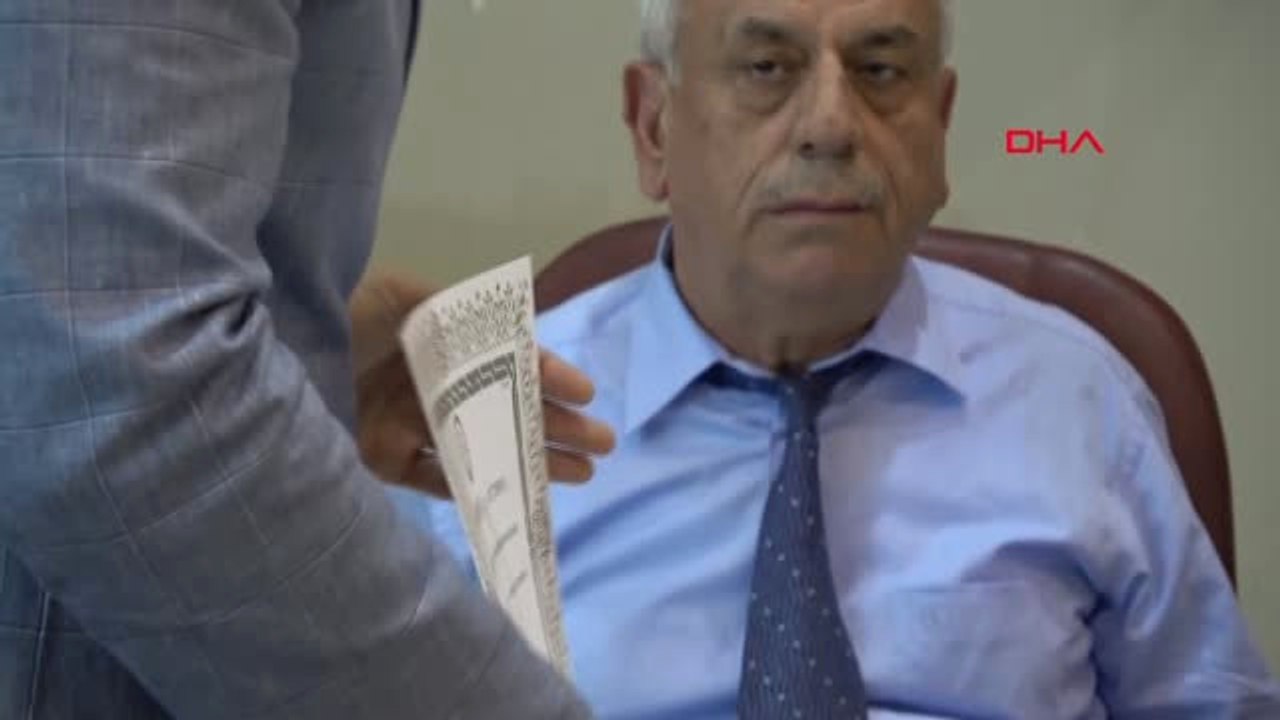 İzmir Kılıçdaroğlu'nun Mazbatasını CHP İzmir İl Başkanı Yücel Aldı