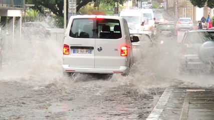 Pluies torrentielles : circulation délicate en ville
