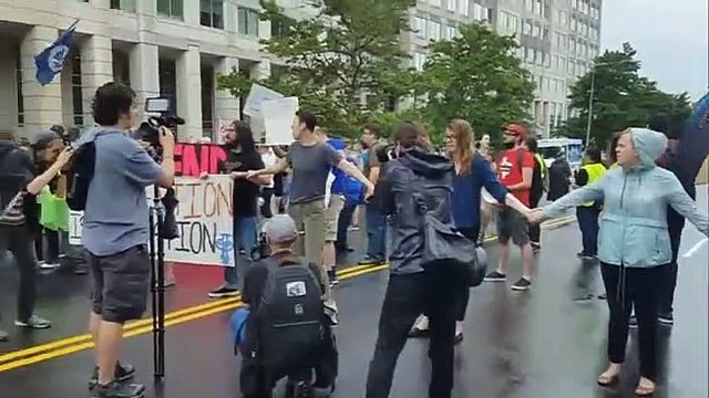 6) ICE Protests Tucker Carlson Tonight. “F*ck your borders, f*ck your walls, we will make your system fall! Activists confront ICE employees.