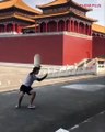 This stuntman that goes by the name Awen shows off his professional stunts on the popular Chinese video app Kwai. Originally from Minquan, in central China's