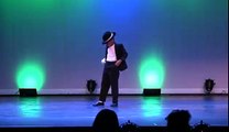 SMALL  KID DANCING  MICHAEL  JACKSON  STYLE HD VIDEO
