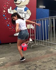 لاعبة كرة القدم بالأسلوب الحر ليزا زيموشي