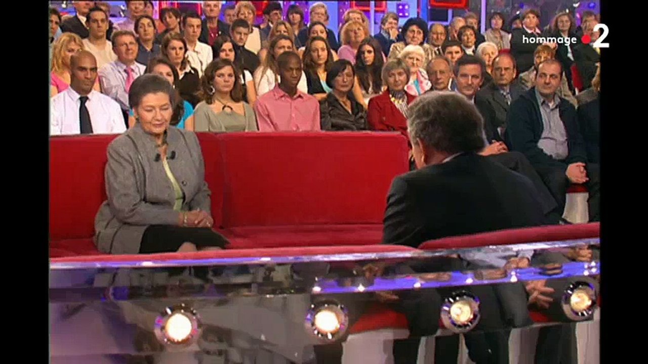 Regardez quand Simone Veil s'étonnait du succès de son livre auprès du public chez Michel Drucker - Regardez