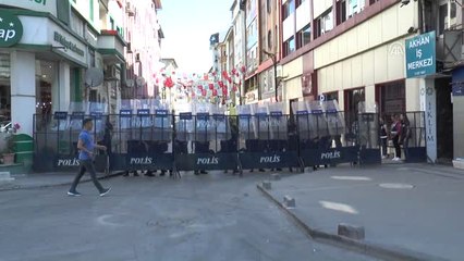 Sivas Olayları'nın 25. Yılı -Protokol Üyeleri Karanfil Bıraktı