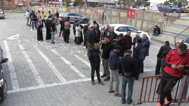 Veliler kayıt için okul önünde sabahladı - YOZGAT