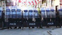 Sivas Olayları'nın 25. yılı -Protokol üyeleri karanfil bıraktı - SİVAS