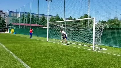 Igor Akinfeev, antrenmanda da aynı kurtarışı yapmış