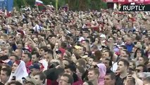فيديو: كيف عبرت الجماهير الروسية عن فرحتهم بفوز منتخبهم ؟