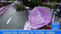 انهيار شارع في الصين... 50 متر من الطريق تنزلق أسفل مبنى سكني