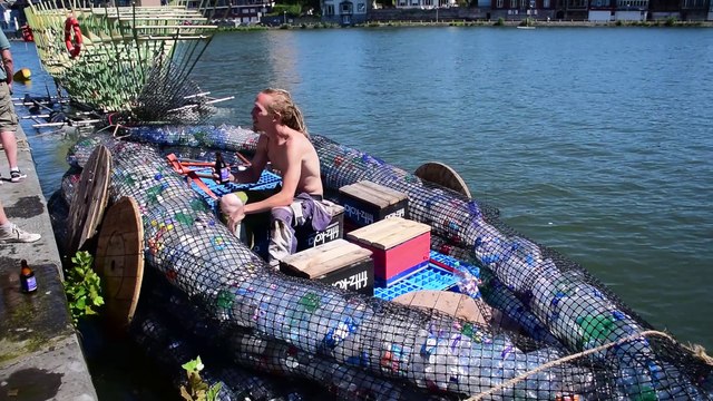Gros succès pour la Parade des Fous Flottants à Namur